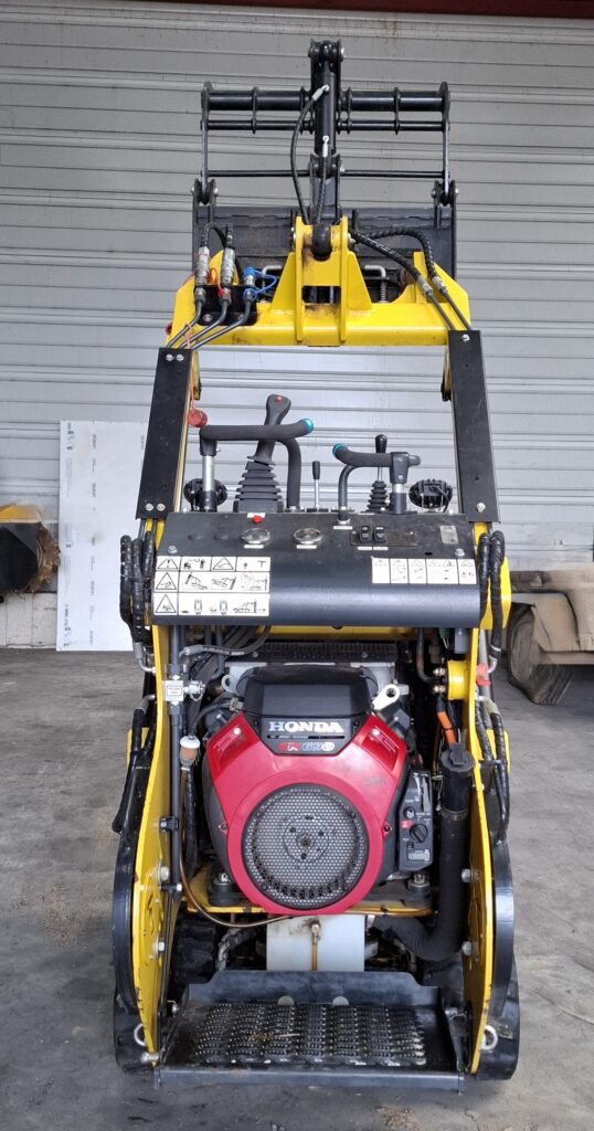 Mini-chargeuse Tomcat MS-350TX d’occasion. Vendu par Vermeer France.